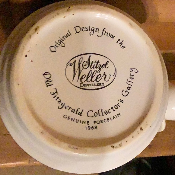 🍀 Old Fitzgerald 1968 Porcelain Collector’s Whiskey Decanter 🍀Empty! - Picture 9 of 9